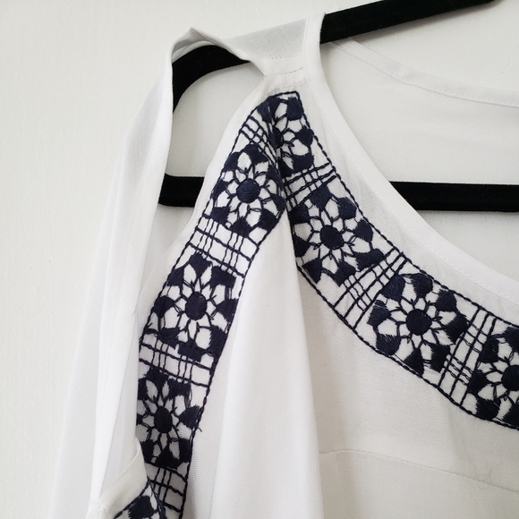 NWOT Cut out long sleeved top - Picture 2 of 5